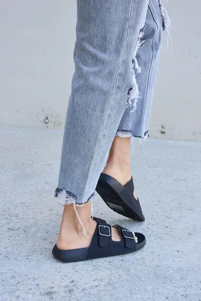 Forever Link Easy Stroll Black Double Buckle Sandals