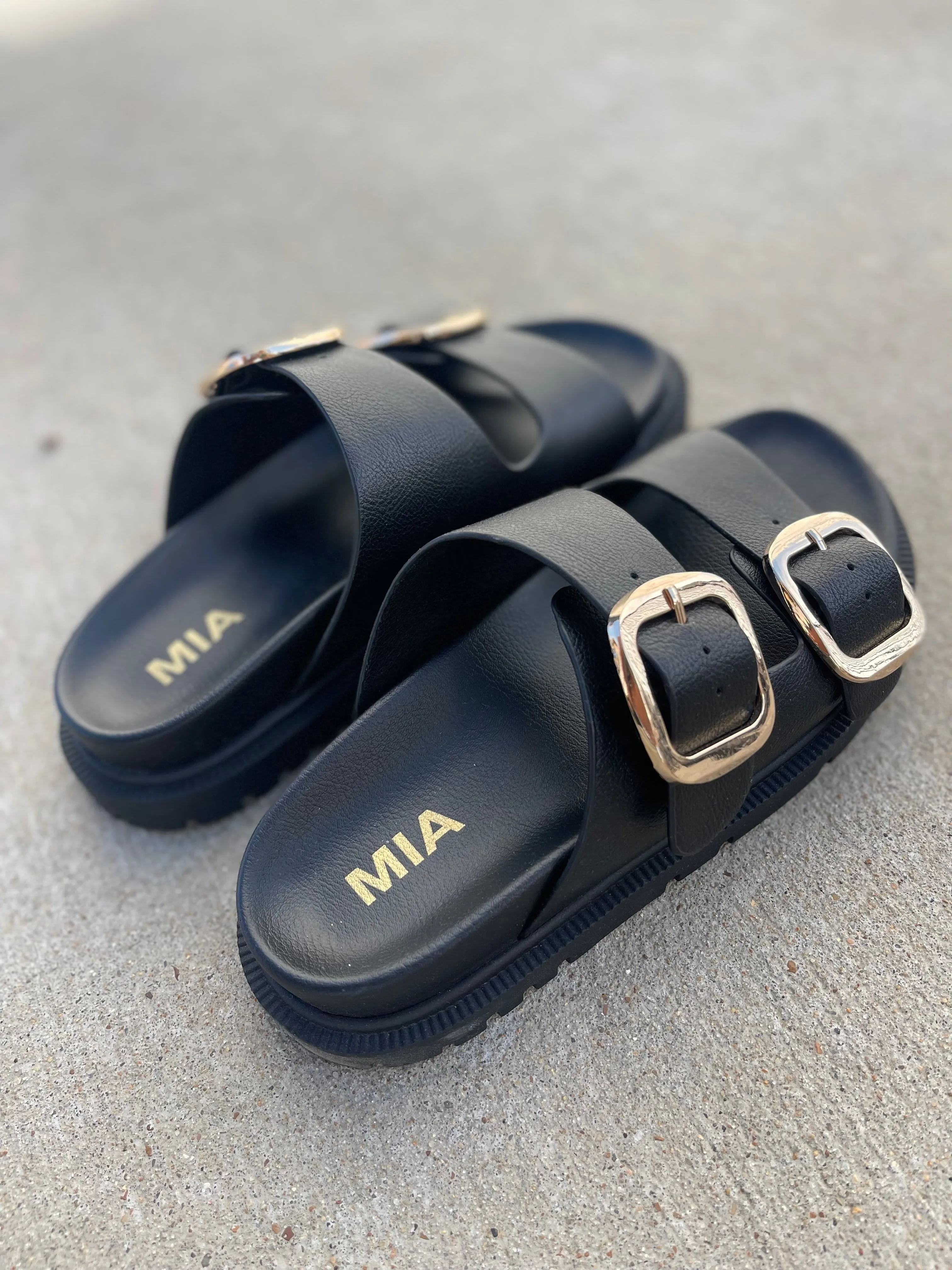 Gen Buckle Sandal